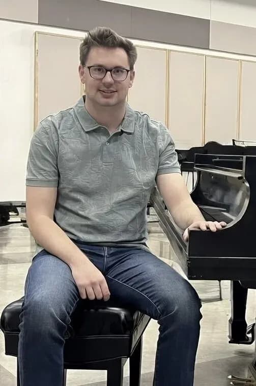 Piano teacher Justin Harms