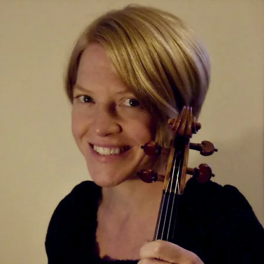 Violin teacher Sarah Ringer