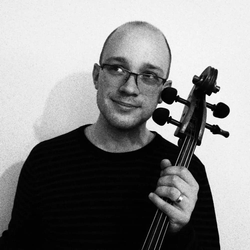Cello teacher Adam Ayers